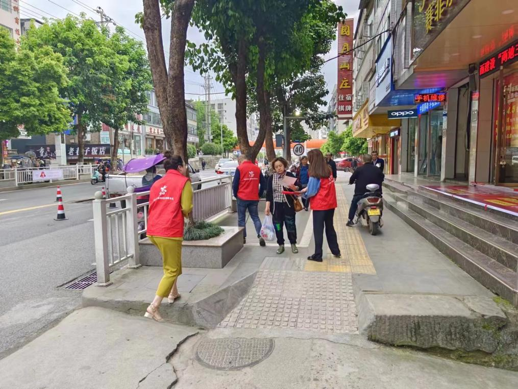 巴中市秦巴農(nóng)業(yè)融資擔(dān)保股份有限公司開展“創(chuàng)建文明城市，傳遞文明理念”主題創(chuàng)文宣傳活動(dòng)